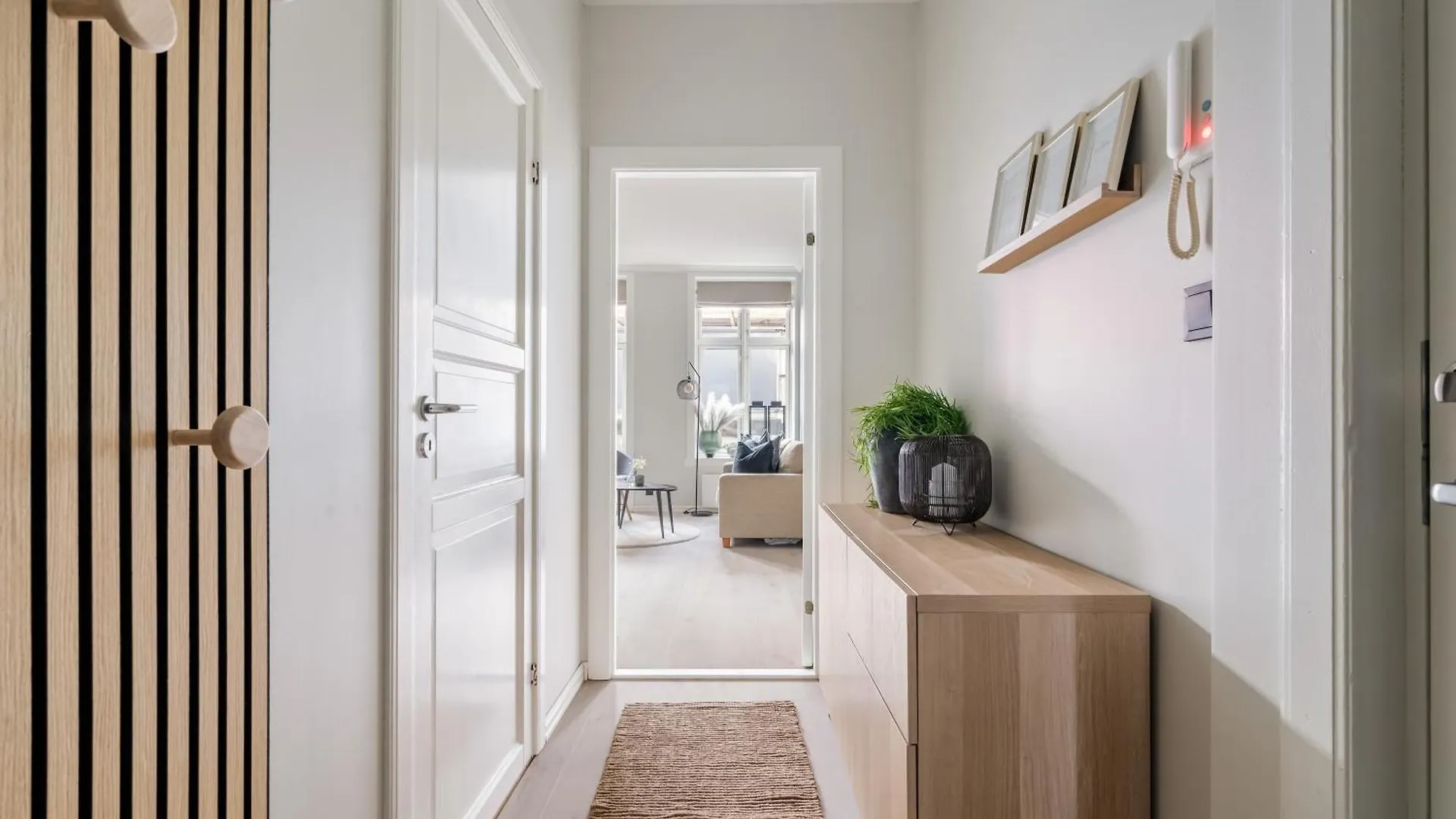 Bergen Beds Apartments - Unbeatable Location!